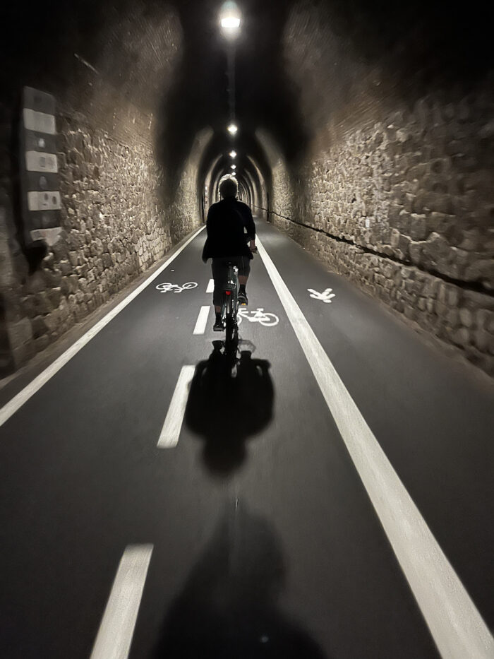 Mit dem Fahrrad durch den Tunnel